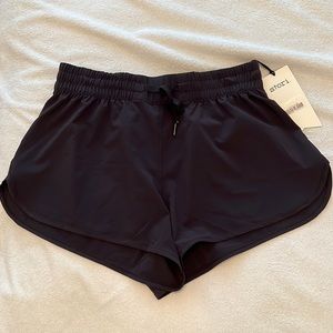 NWT Stori Challenge 2.5 In Shorts Size 6
